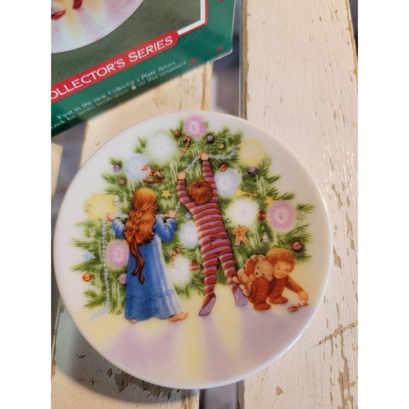 Hallmark collectors plate light shines at Christma - Picture 4 of 4
